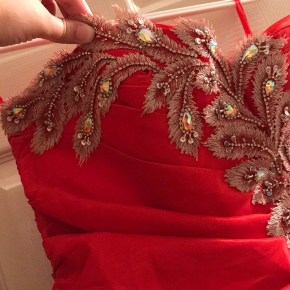 Red Ruched & Sequined Prom Dress💃🏽 - Picture 4 of 8